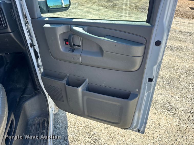 image for item DO2290 2015 Chevrolet Express 3500 van