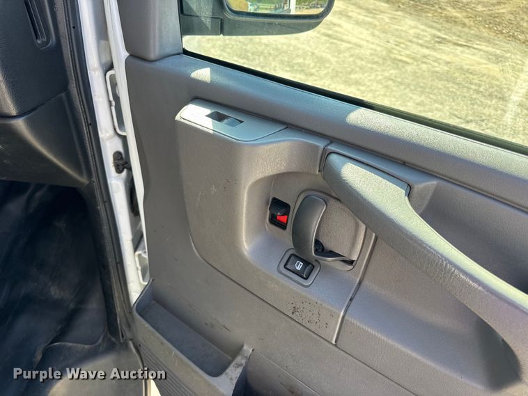 image for item DO2290 2015 Chevrolet Express 3500 van