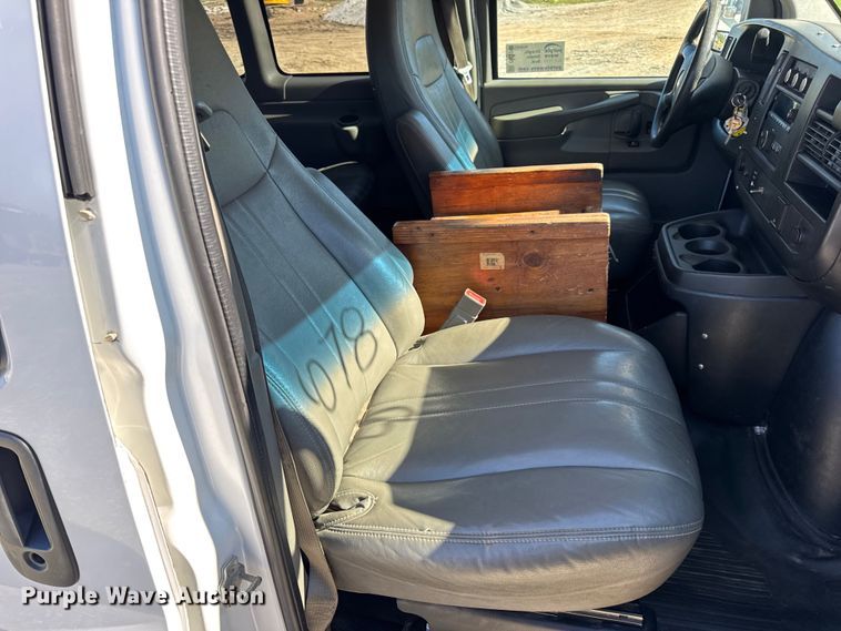 image for item DO2290 2015 Chevrolet Express 3500 van