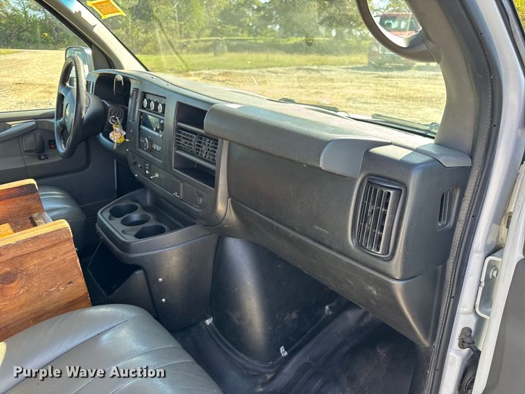 image for item DO2290 2015 Chevrolet Express 3500 van