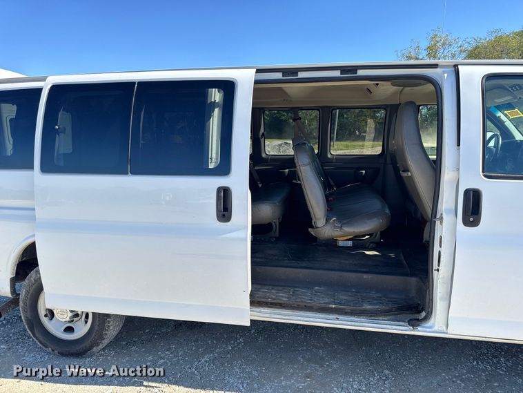 image for item DO2290 2015 Chevrolet Express 3500 van