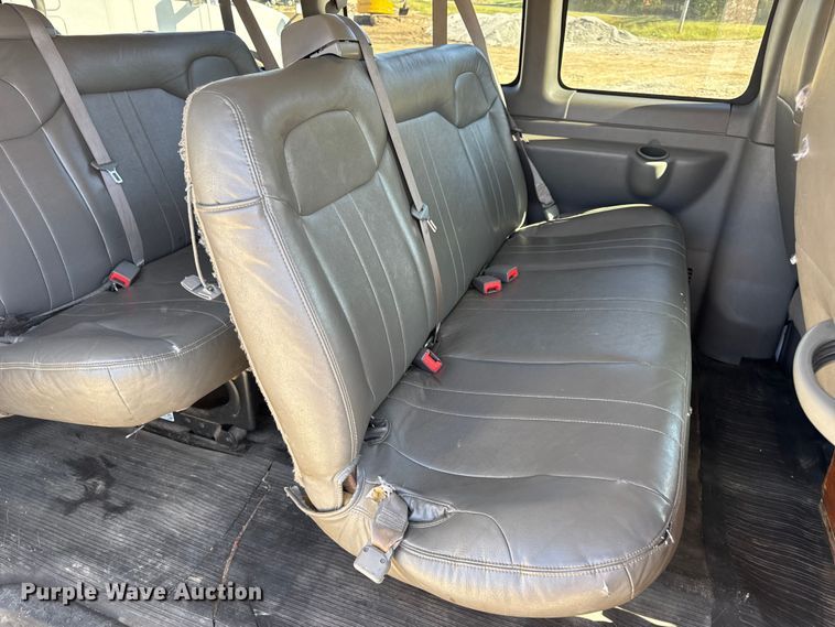 image for item DO2290 2015 Chevrolet Express 3500 van