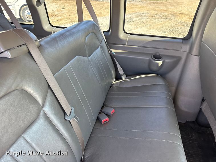 image for item DO2290 2015 Chevrolet Express 3500 van