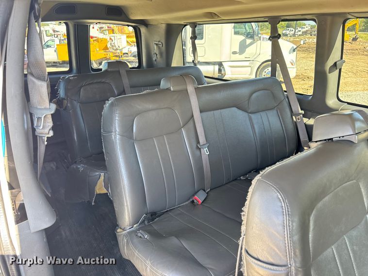 image for item DO2290 2015 Chevrolet Express 3500 van