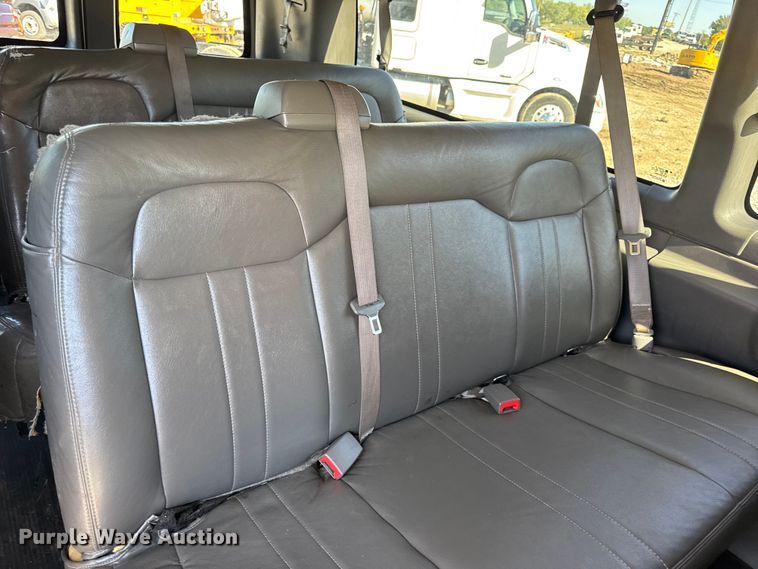 image for item DO2290 2015 Chevrolet Express 3500 van