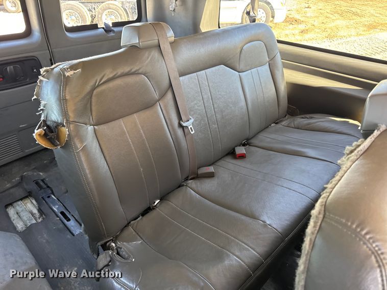 image for item DO2290 2015 Chevrolet Express 3500 van