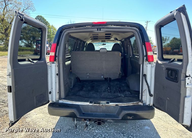 image for item DO2290 2015 Chevrolet Express 3500 van