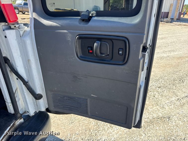 image for item DO2290 2015 Chevrolet Express 3500 van