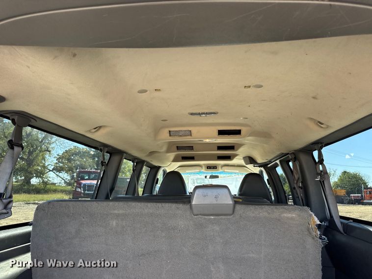 image for item DO2290 2015 Chevrolet Express 3500 van