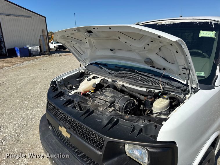 image for item DO2290 2015 Chevrolet Express 3500 van