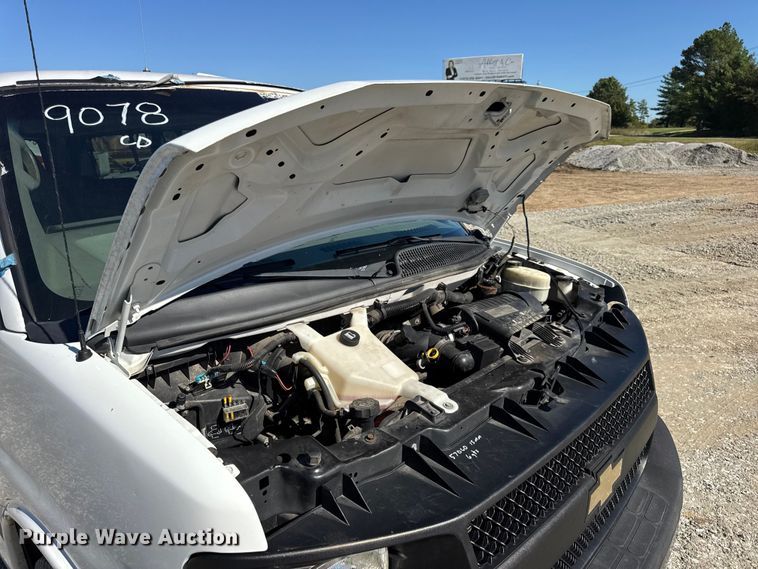 image for item DO2290 2015 Chevrolet Express 3500 van