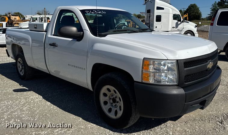 image for item DO2297 2008 Chevrolet Silverado 1500 pickup truck