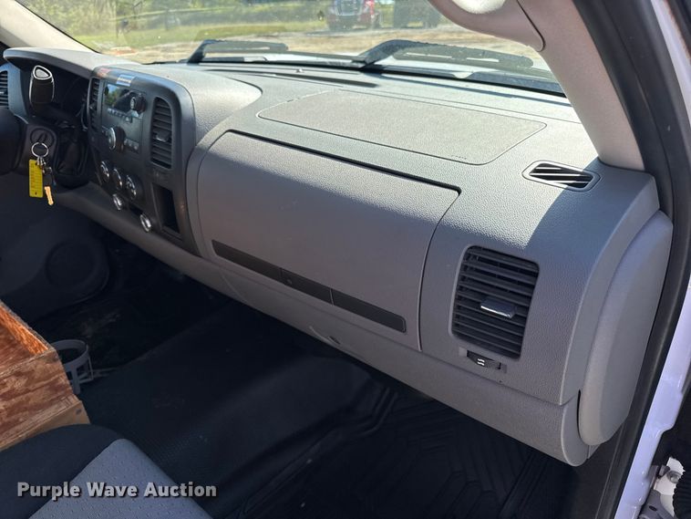 image for item DO2297 2008 Chevrolet Silverado 1500 pickup truck