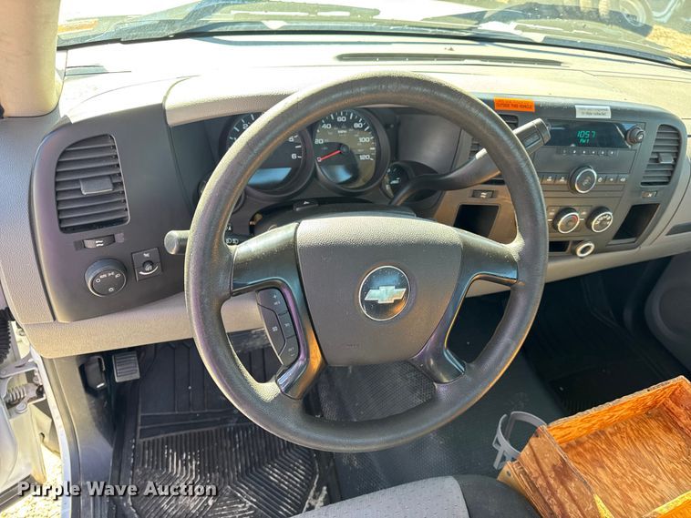 image for item DO2297 2008 Chevrolet Silverado 1500 pickup truck