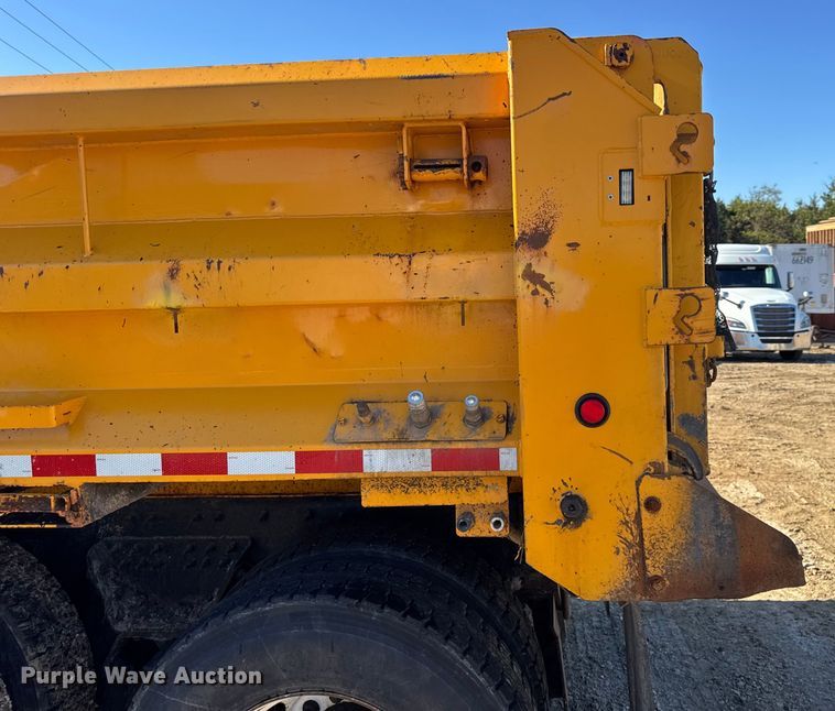 image for item DO2298 2011 International 7500 WorkStar dump truck