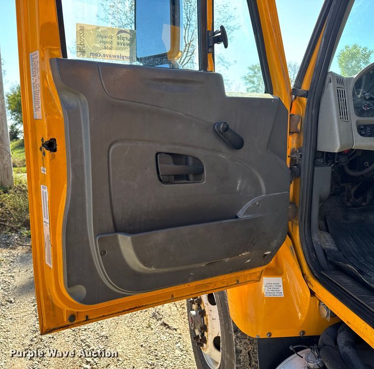 image for item DO2298 2011 International 7500 WorkStar dump truck