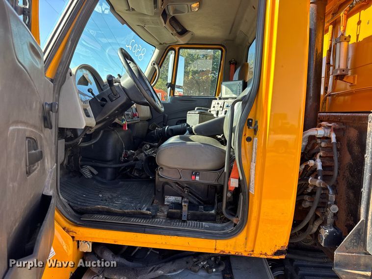 image for item DO2298 2011 International 7500 WorkStar dump truck