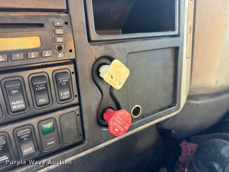 image for item DO2298 2011 International 7500 WorkStar dump truck