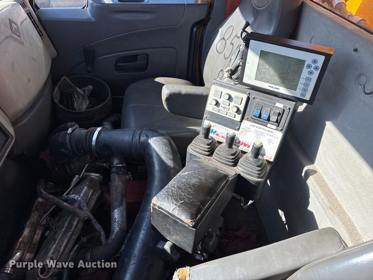 image for item DO2298 2011 International 7500 WorkStar dump truck