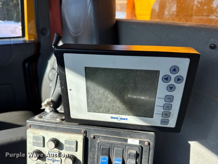 image for item DO2298 2011 International 7500 WorkStar dump truck