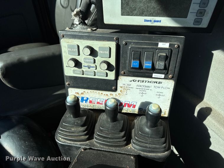 image for item DO2298 2011 International 7500 WorkStar dump truck