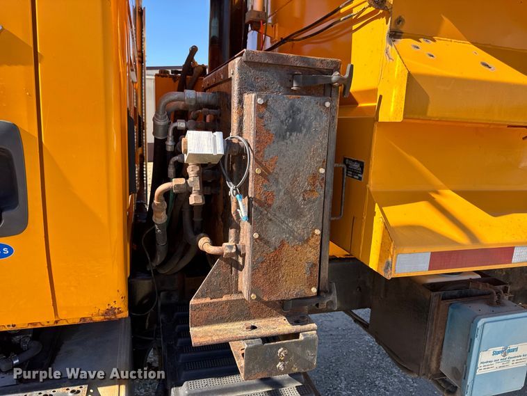 image for item DO2300 2010 International 7400 WorkStar dump truck