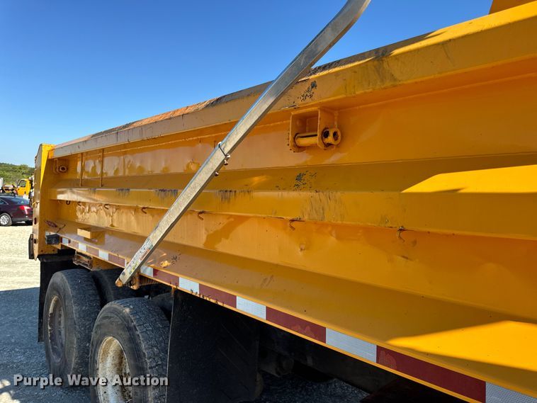 image for item DO2300 2010 International 7400 WorkStar dump truck