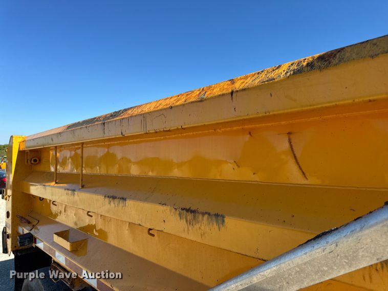 image for item DO2300 2010 International 7400 WorkStar dump truck