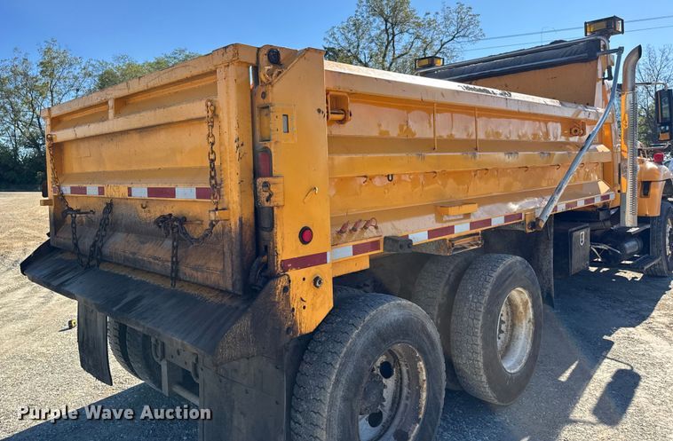 image for item DO2300 2010 International 7400 WorkStar dump truck
