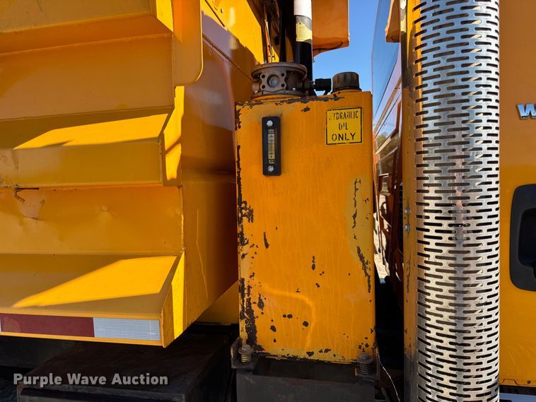 image for item DO2300 2010 International 7400 WorkStar dump truck