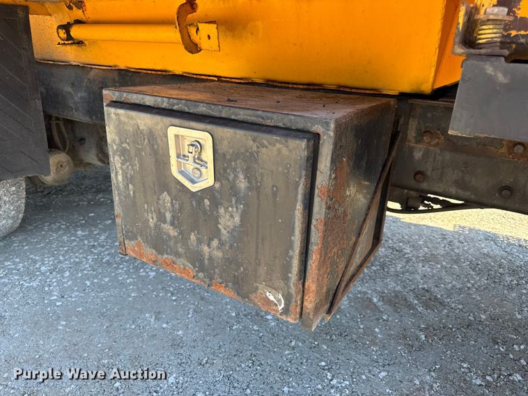 image for item DO2300 2010 International 7400 WorkStar dump truck