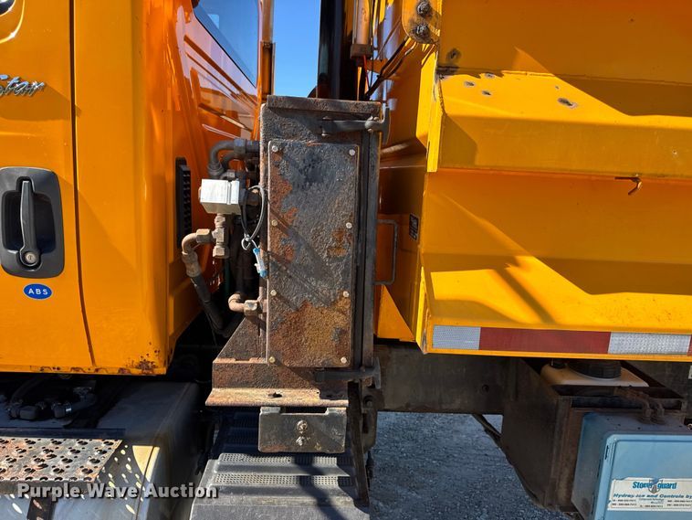 image for item DO2300 2010 International 7400 WorkStar dump truck