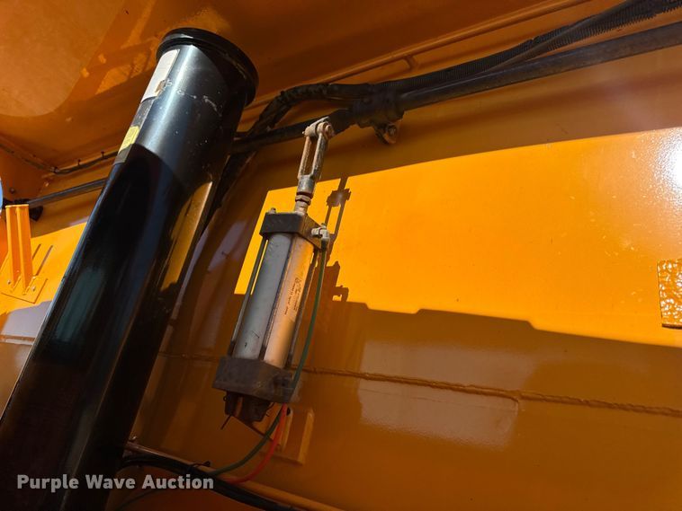 image for item DO2300 2010 International 7400 WorkStar dump truck