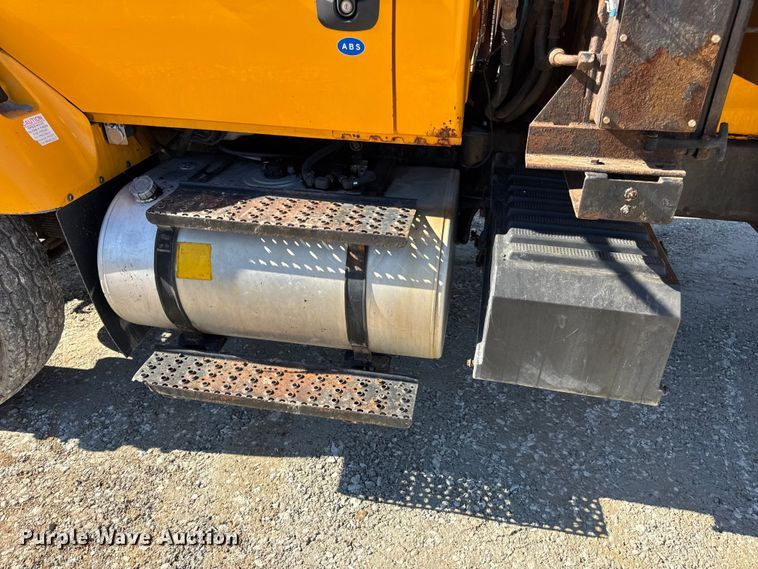 image for item DO2300 2010 International 7400 WorkStar dump truck