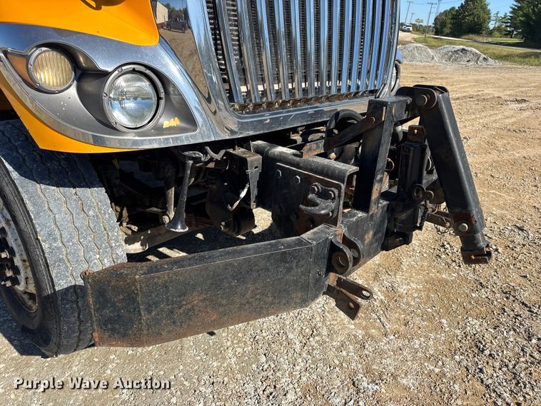 image for item DO2300 2010 International 7400 WorkStar dump truck