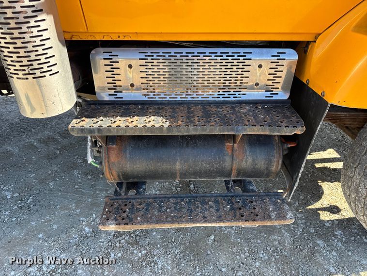 image for item DO2300 2010 International 7400 WorkStar dump truck