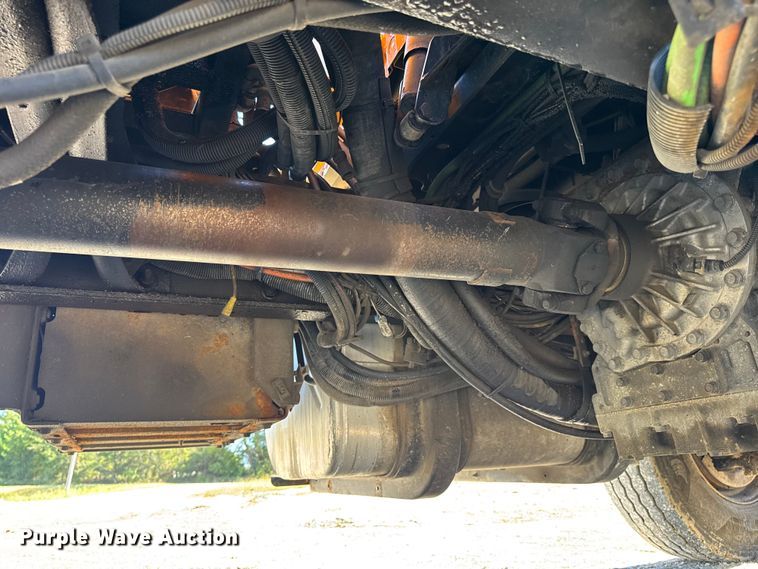 image for item DO2300 2010 International 7400 WorkStar dump truck