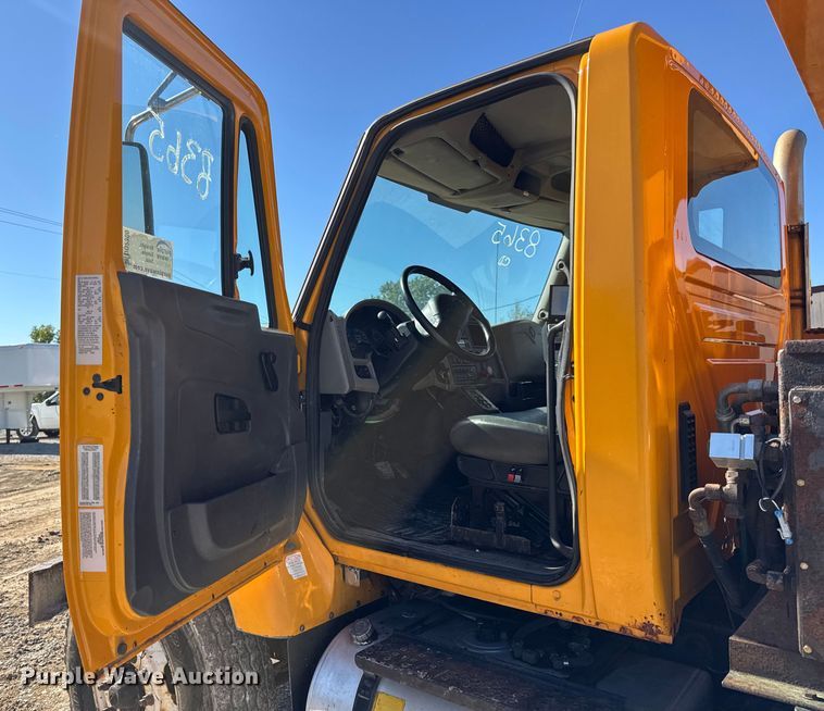 image for item DO2300 2010 International 7400 WorkStar dump truck