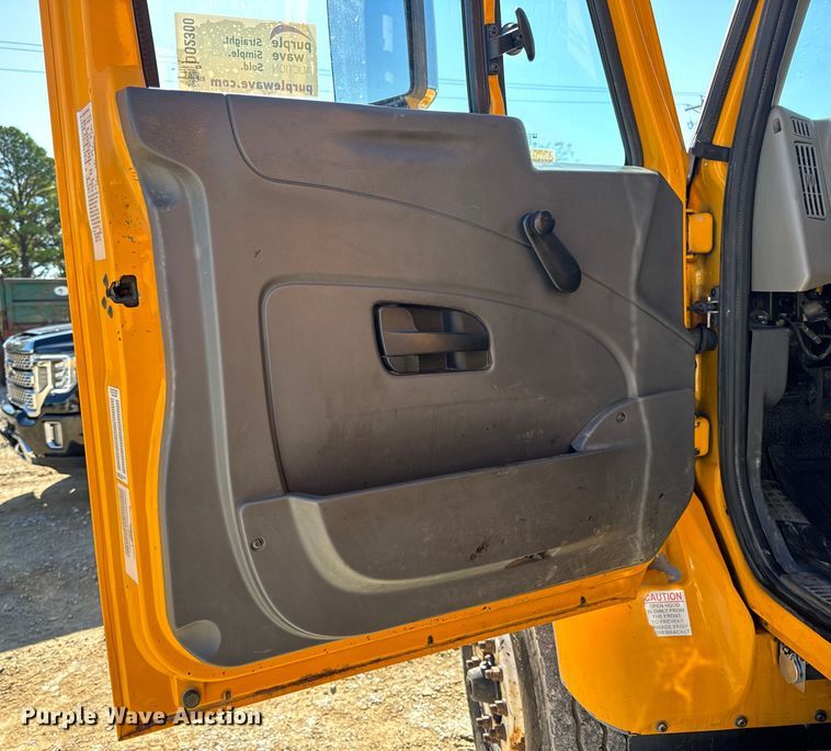 image for item DO2300 2010 International 7400 WorkStar dump truck