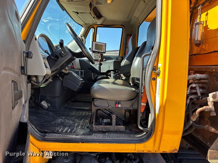 image for item DO2300 2010 International 7400 WorkStar dump truck