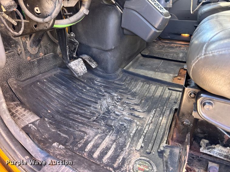 image for item DO2300 2010 International 7400 WorkStar dump truck