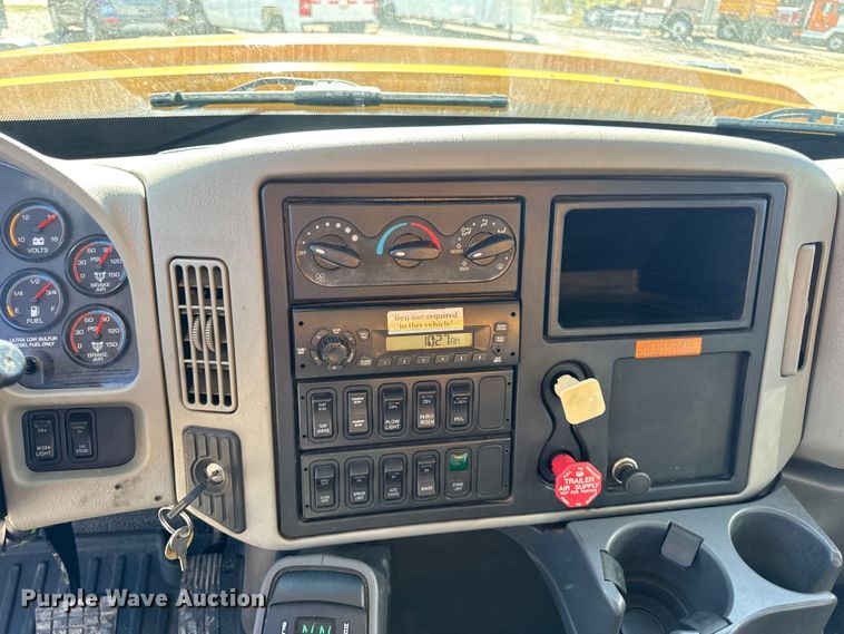 image for item DO2300 2010 International 7400 WorkStar dump truck