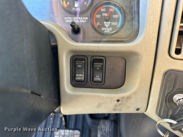 image for item DO2300 2010 International 7400 WorkStar dump truck