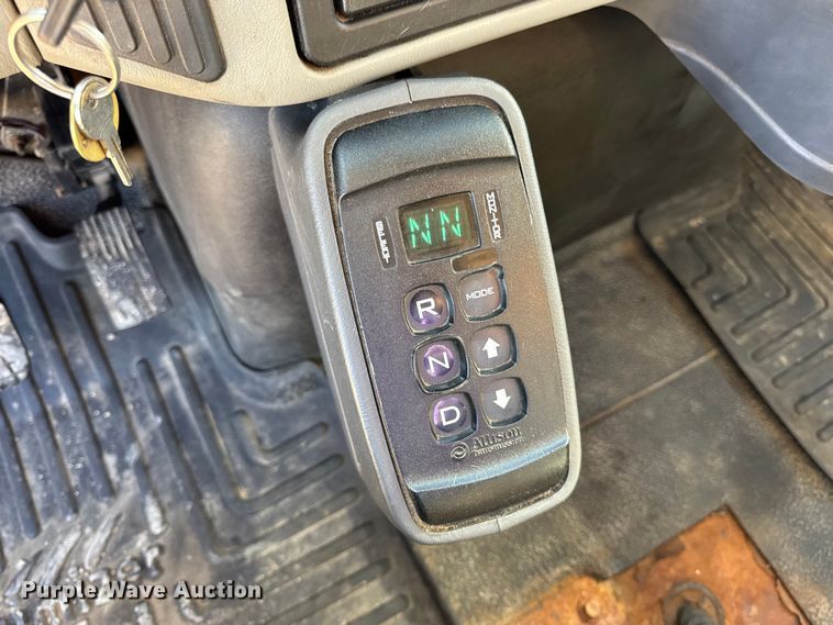 image for item DO2300 2010 International 7400 WorkStar dump truck