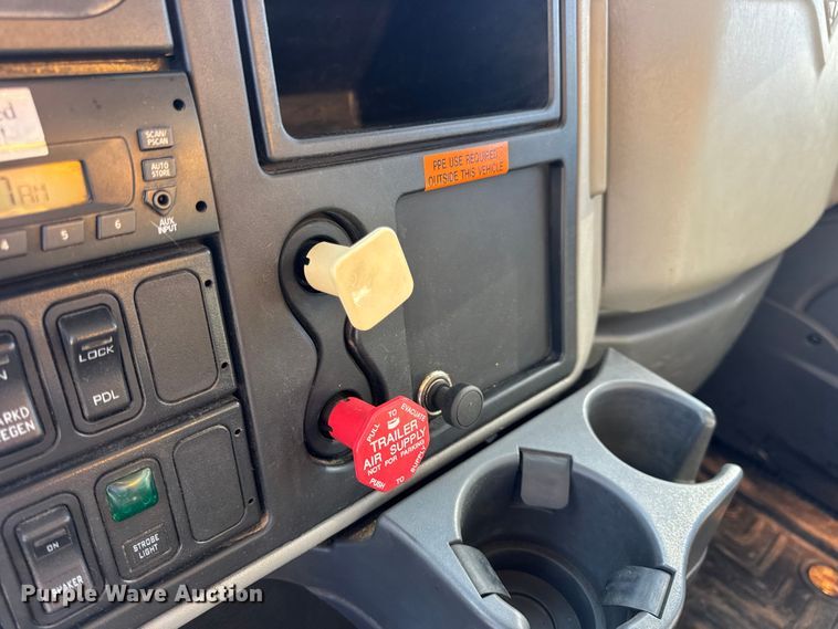 image for item DO2300 2010 International 7400 WorkStar dump truck