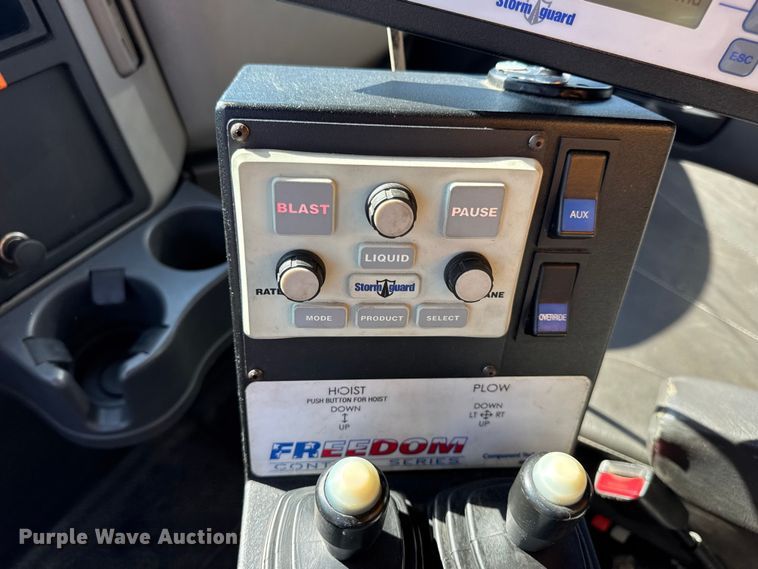 image for item DO2300 2010 International 7400 WorkStar dump truck