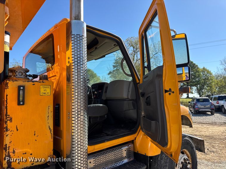 image for item DO2300 2010 International 7400 WorkStar dump truck