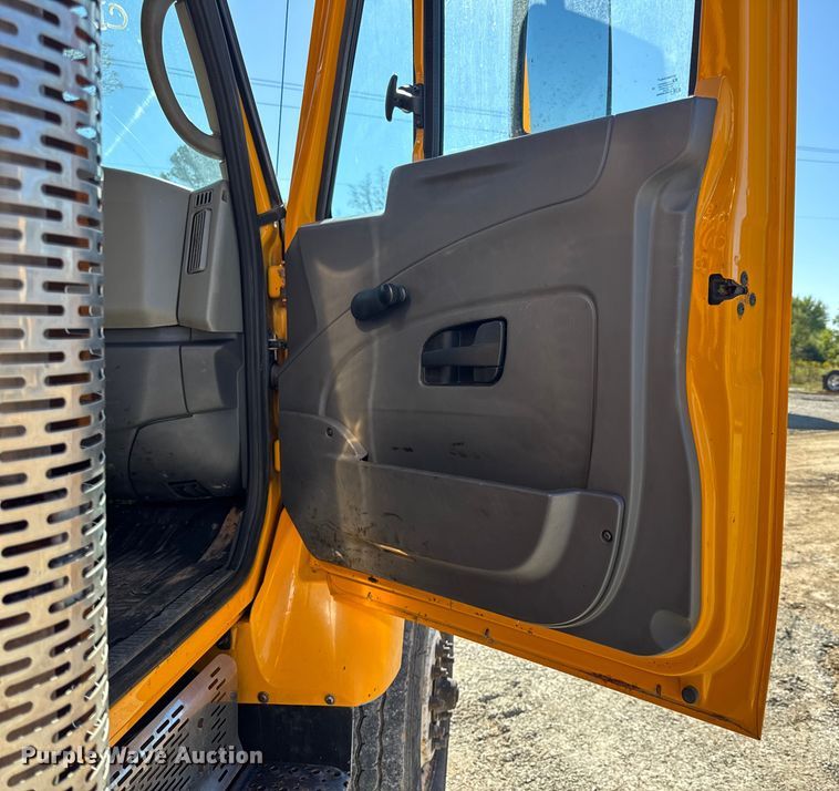 image for item DO2300 2010 International 7400 WorkStar dump truck