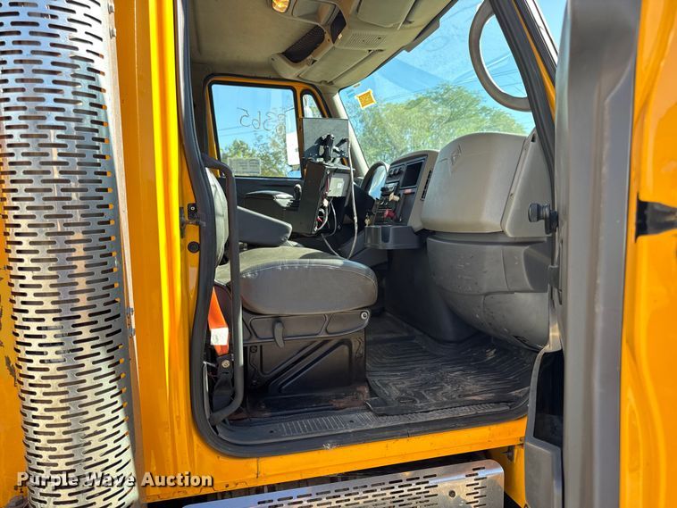 image for item DO2300 2010 International 7400 WorkStar dump truck