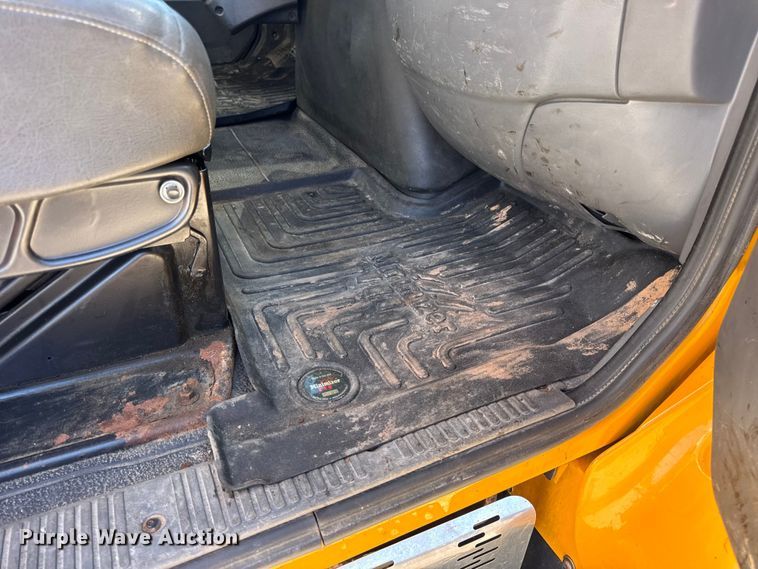 image for item DO2300 2010 International 7400 WorkStar dump truck